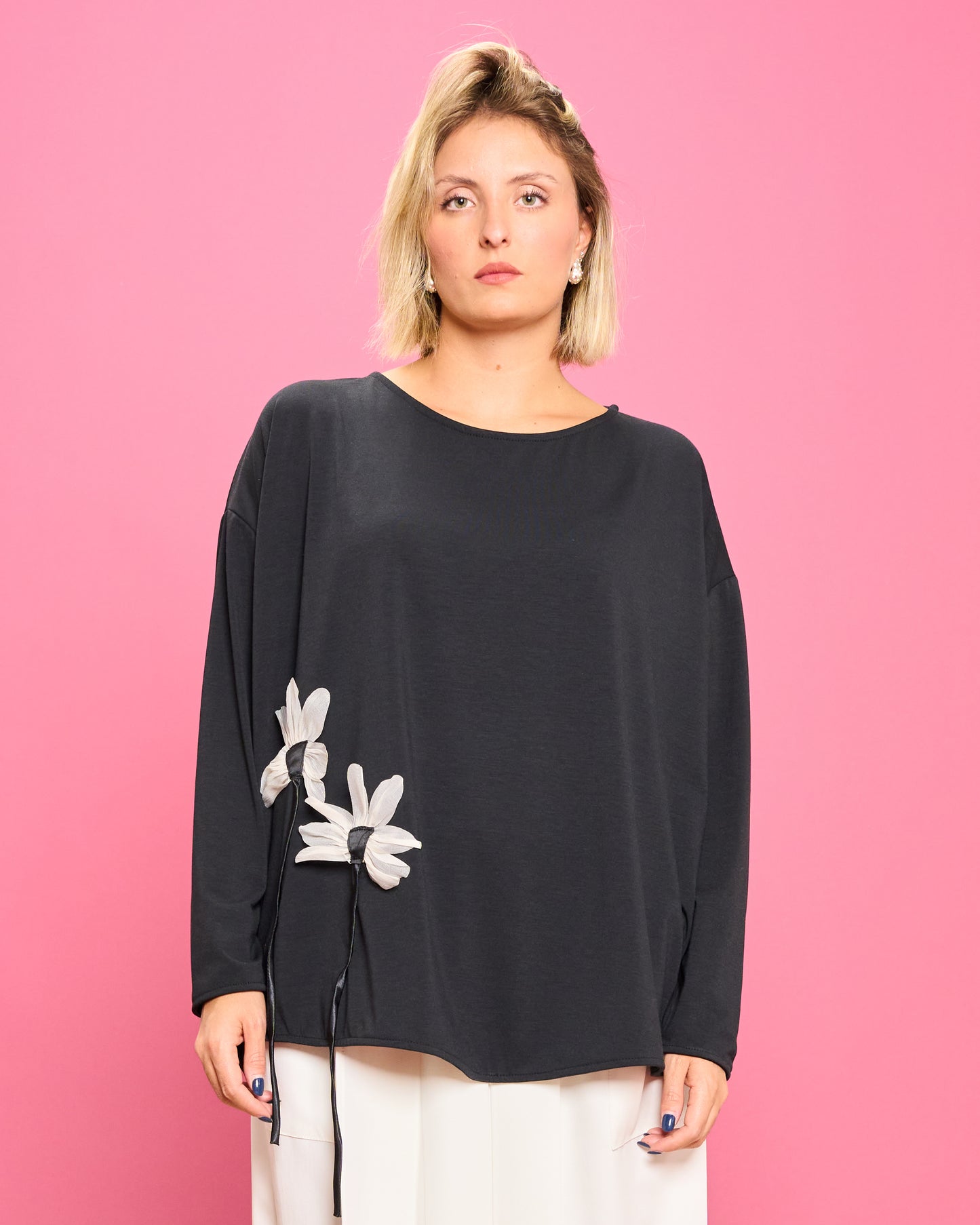 Maglia Oversize con Fiori Applicati