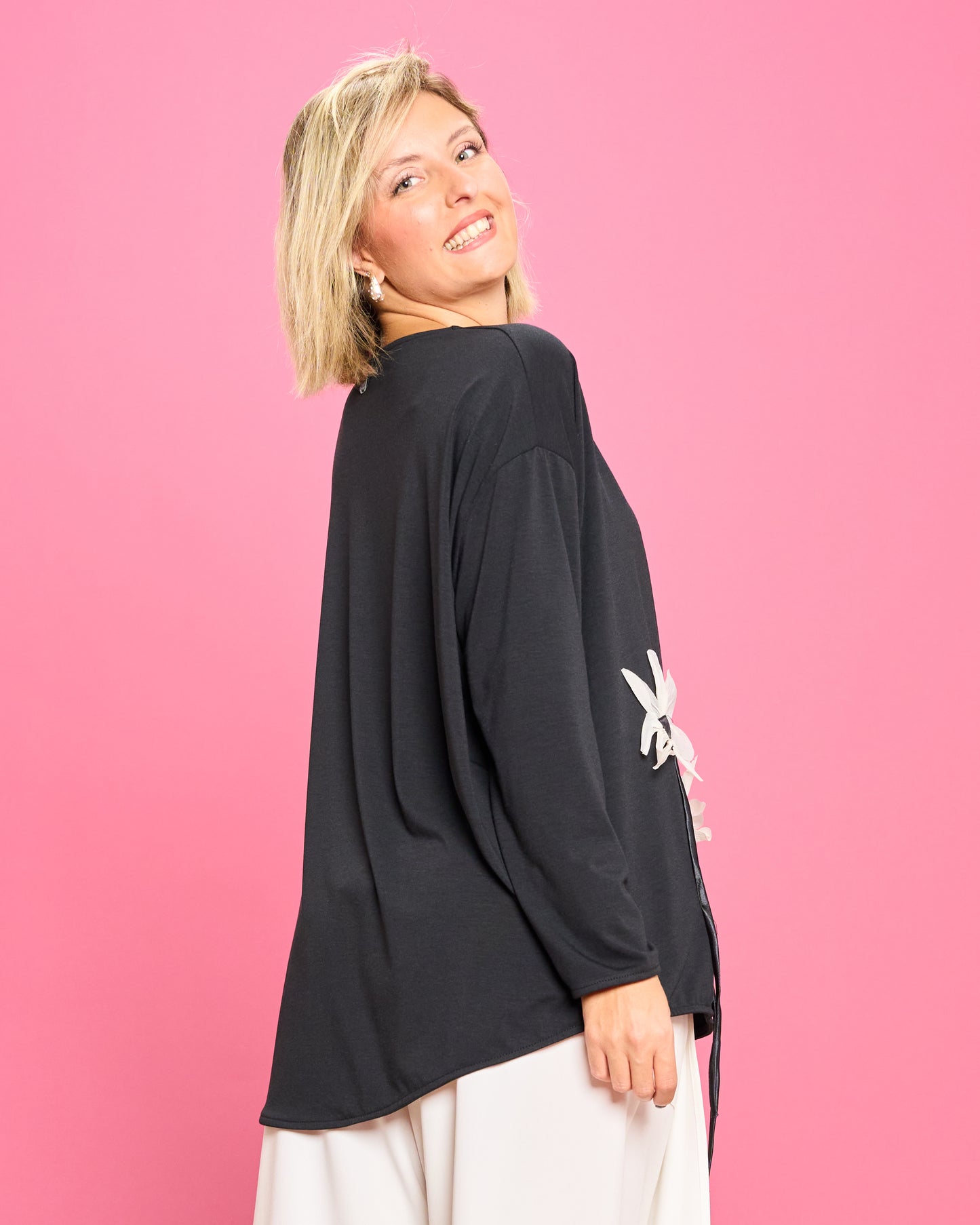 Maglia Oversize con Fiori Applicati
