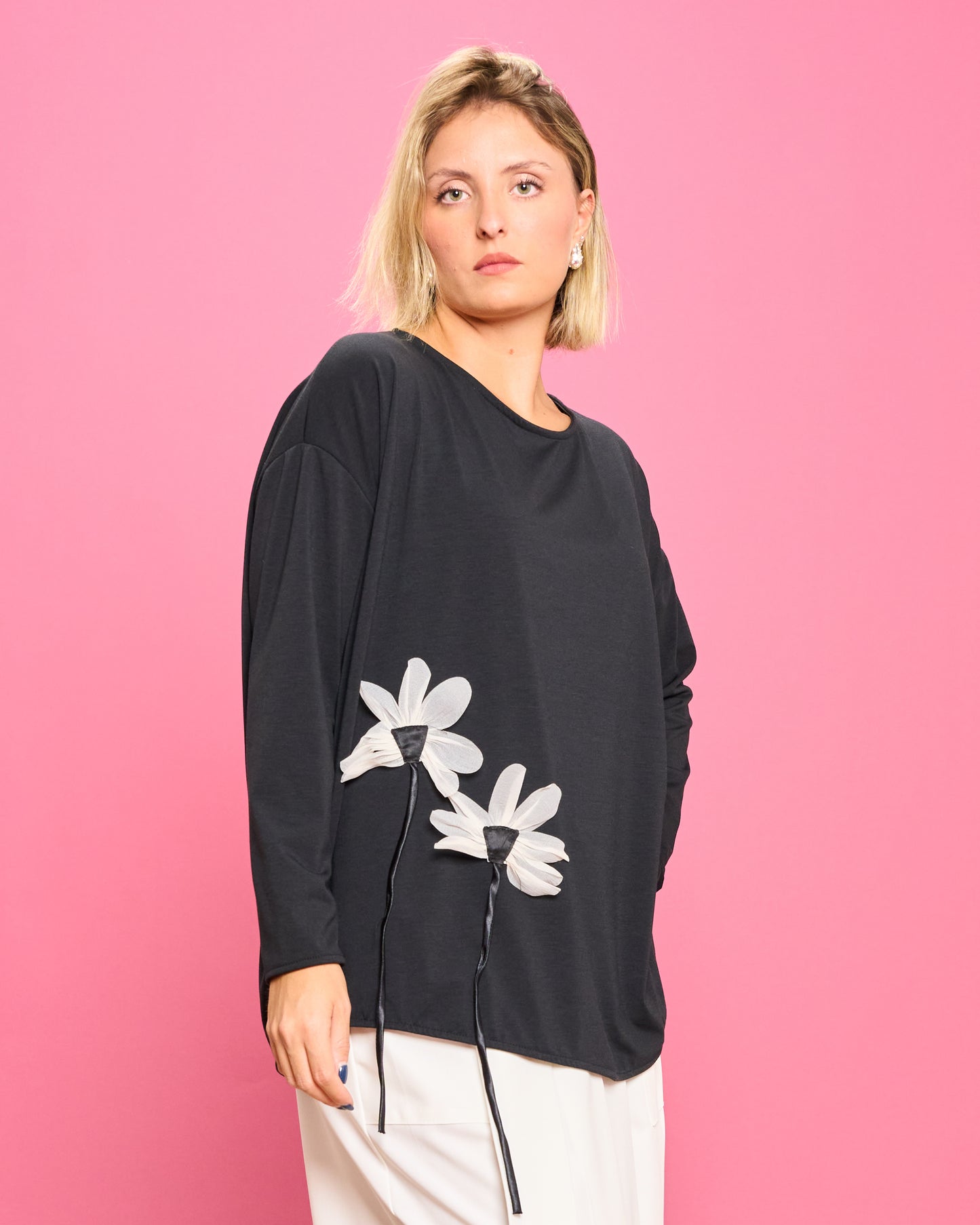 Maglia Oversize con Fiori Applicati