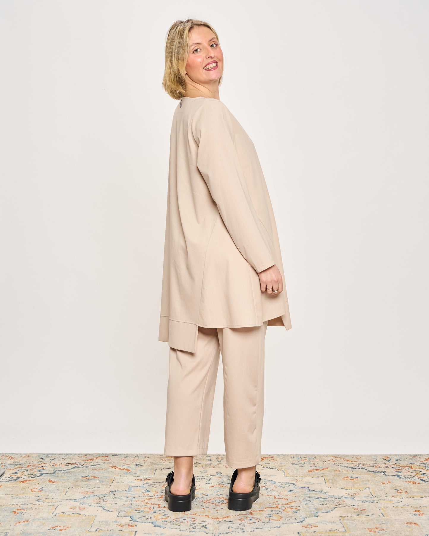 Maxi Maglia Svasata con Fondo Sfalzato