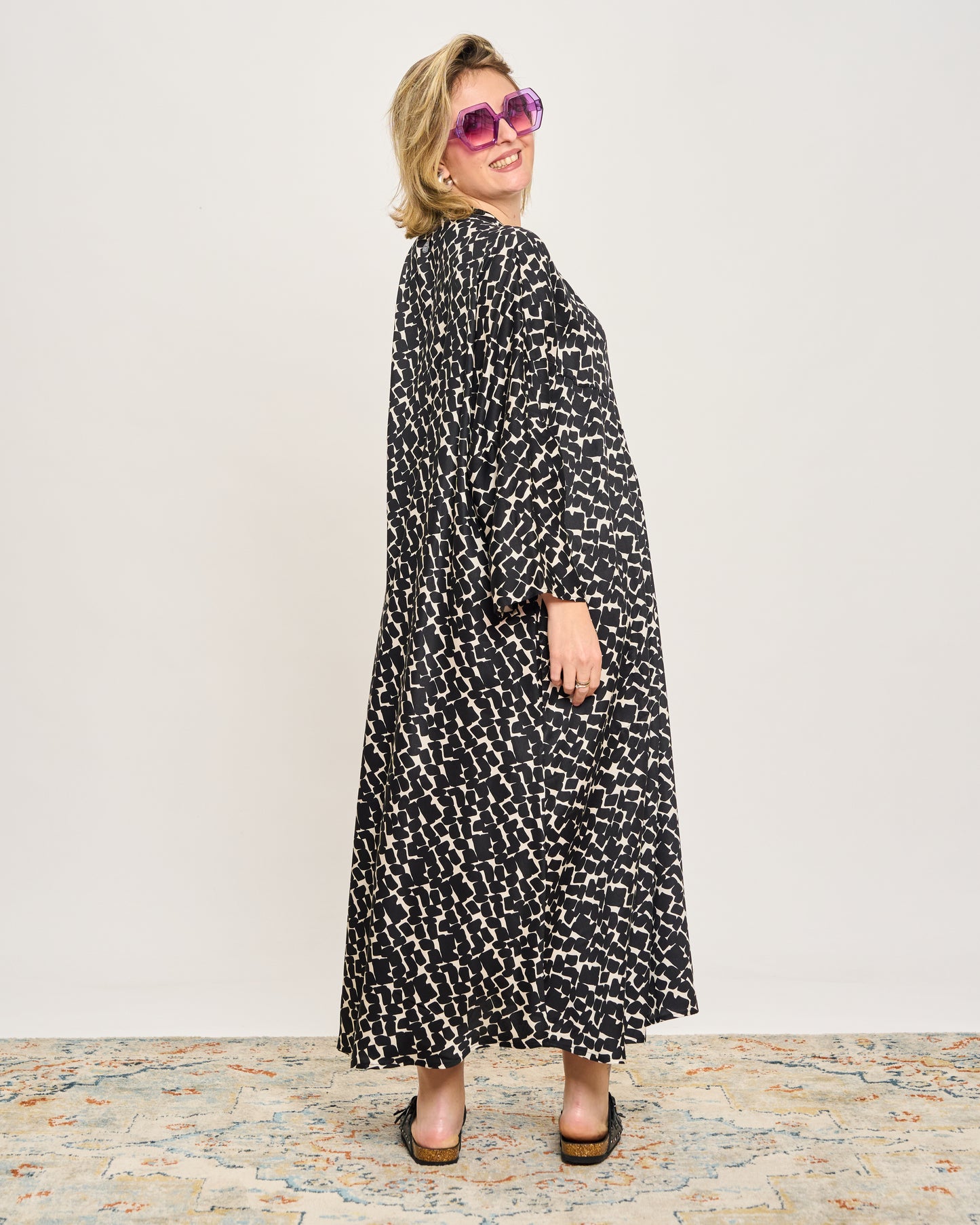 Abito Svasato Oversize con Apertura a Polo