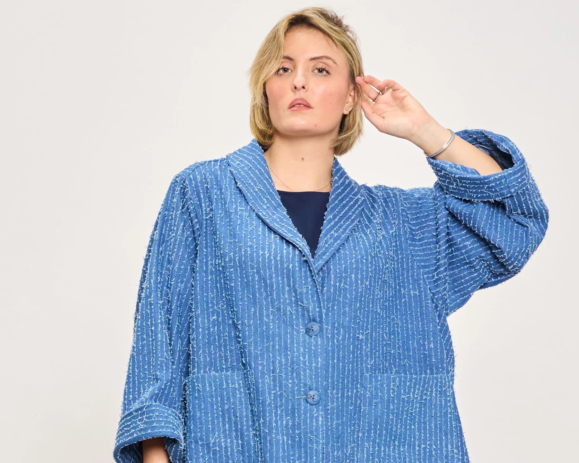 Giacca di jeans donna: come si abbina e quale forma scegliere