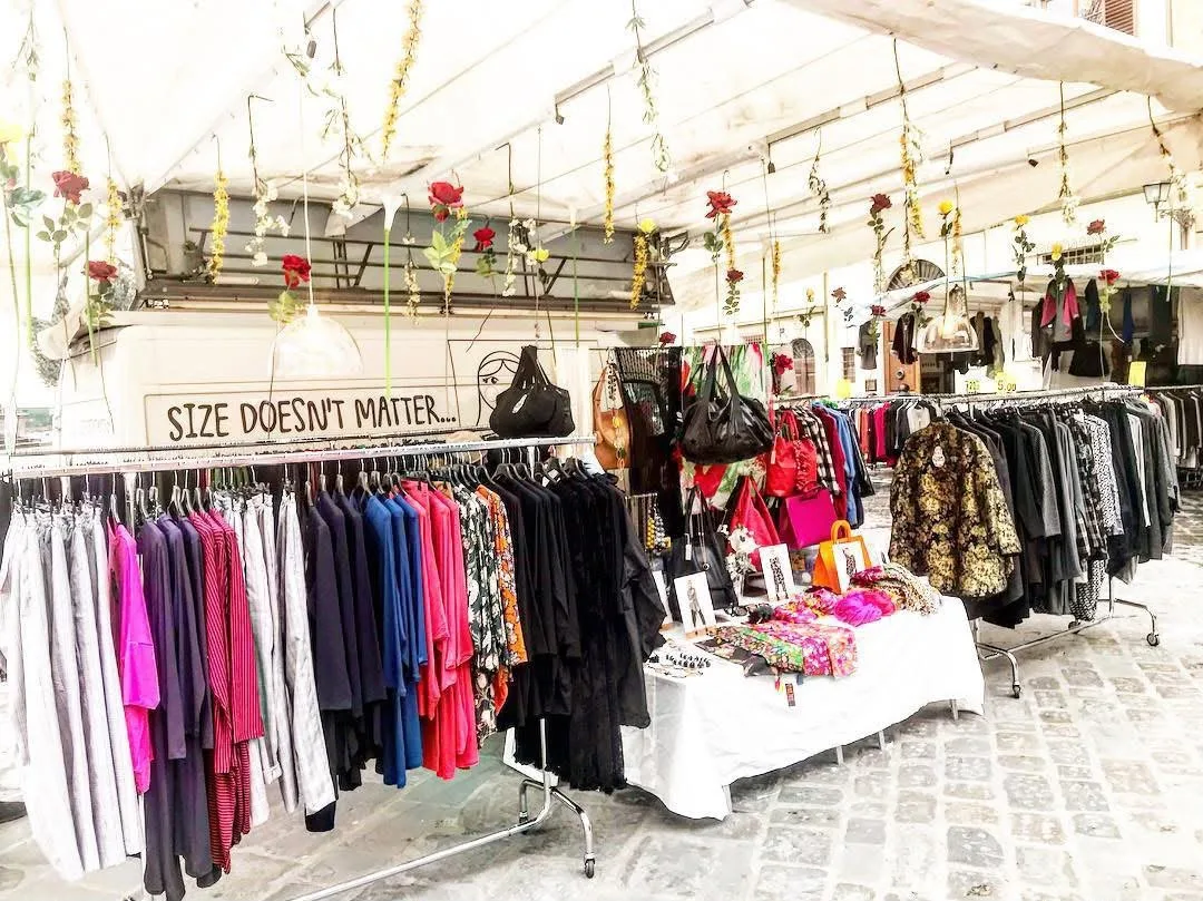 The Periodico market stall with the "Size doesn't matter" banner