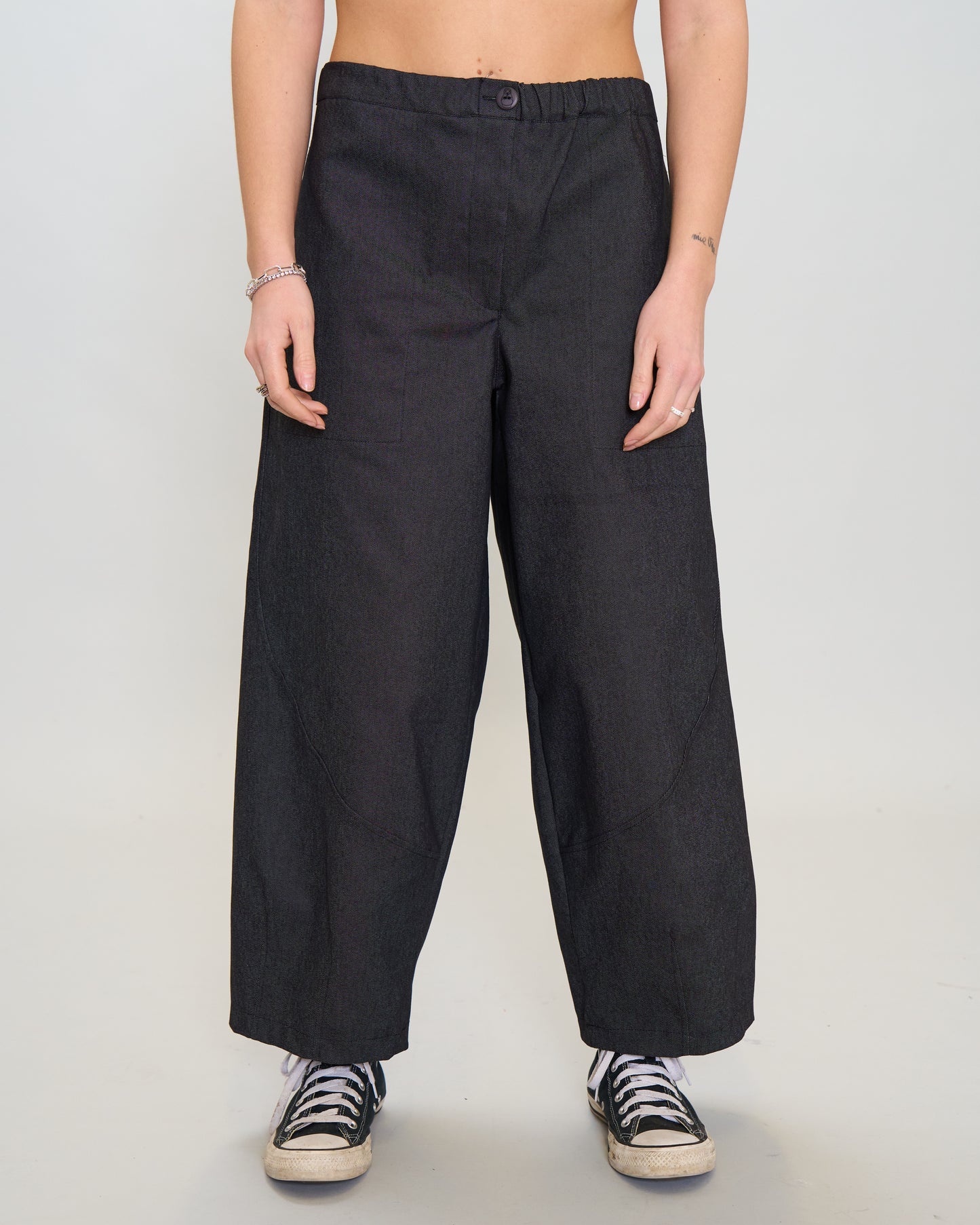 Egg-shaped jeans trousers