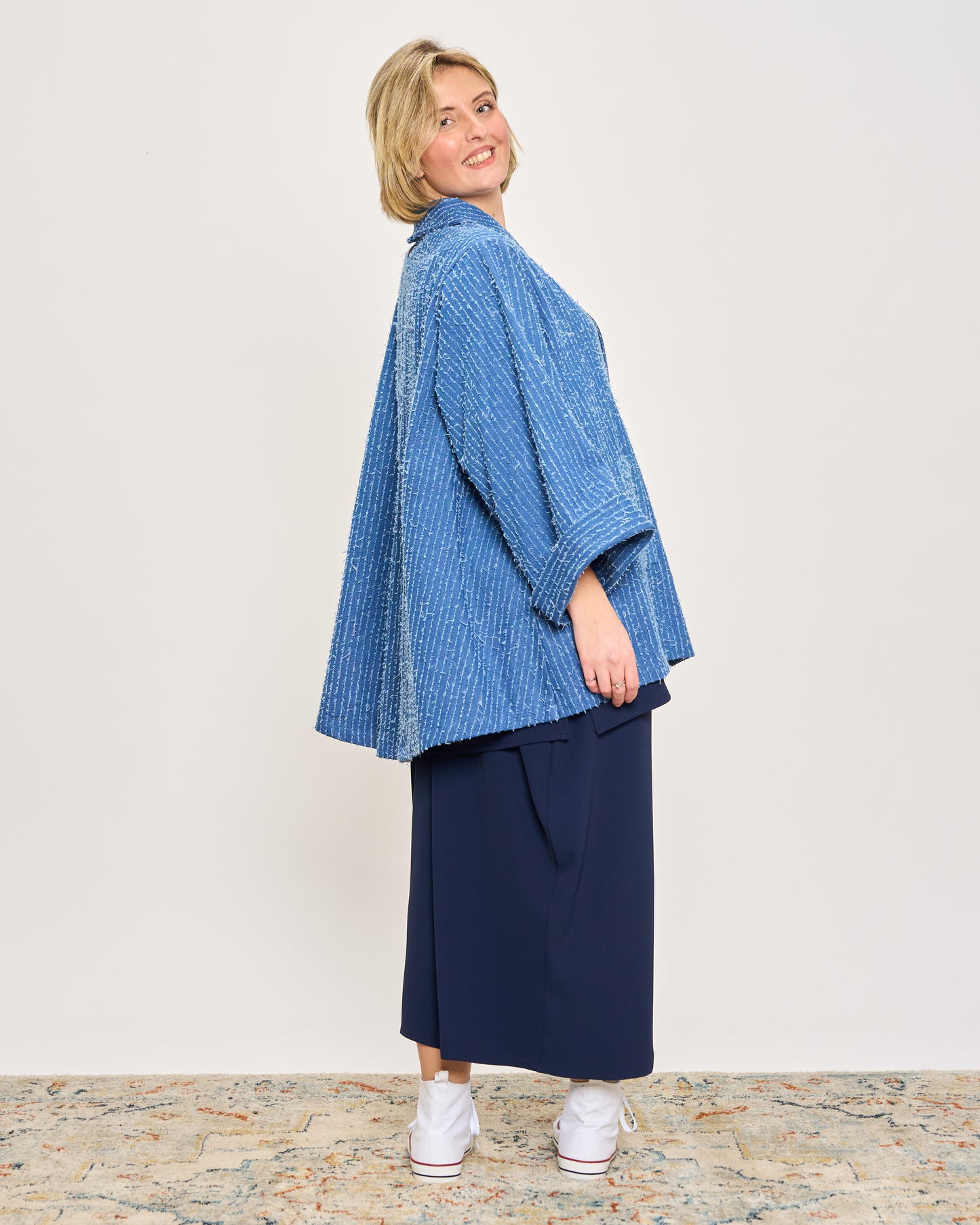 Giacca Svasata in Jeans Graffiato