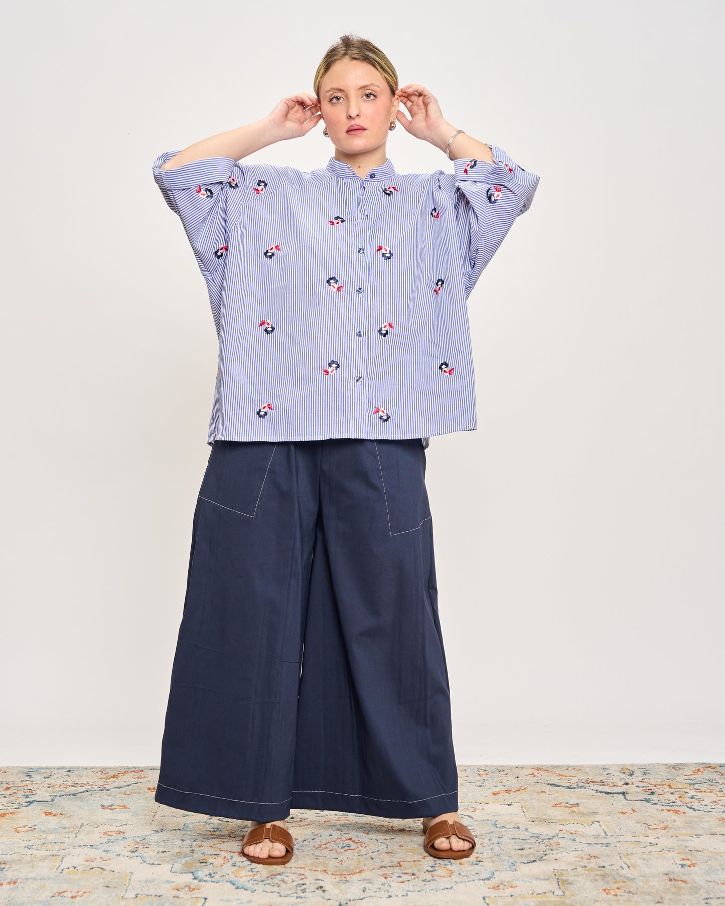 Camicia Over Corta con Ricami