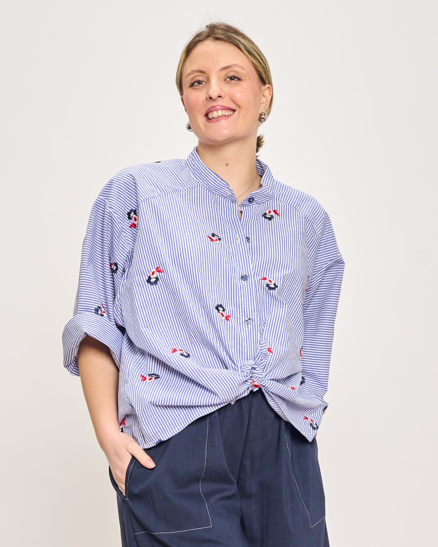 Camicia Over Corta con Ricami