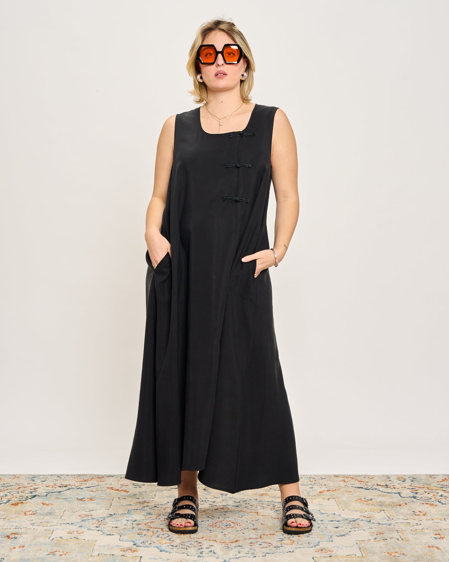Sleeveless Dress with Frog Fastening