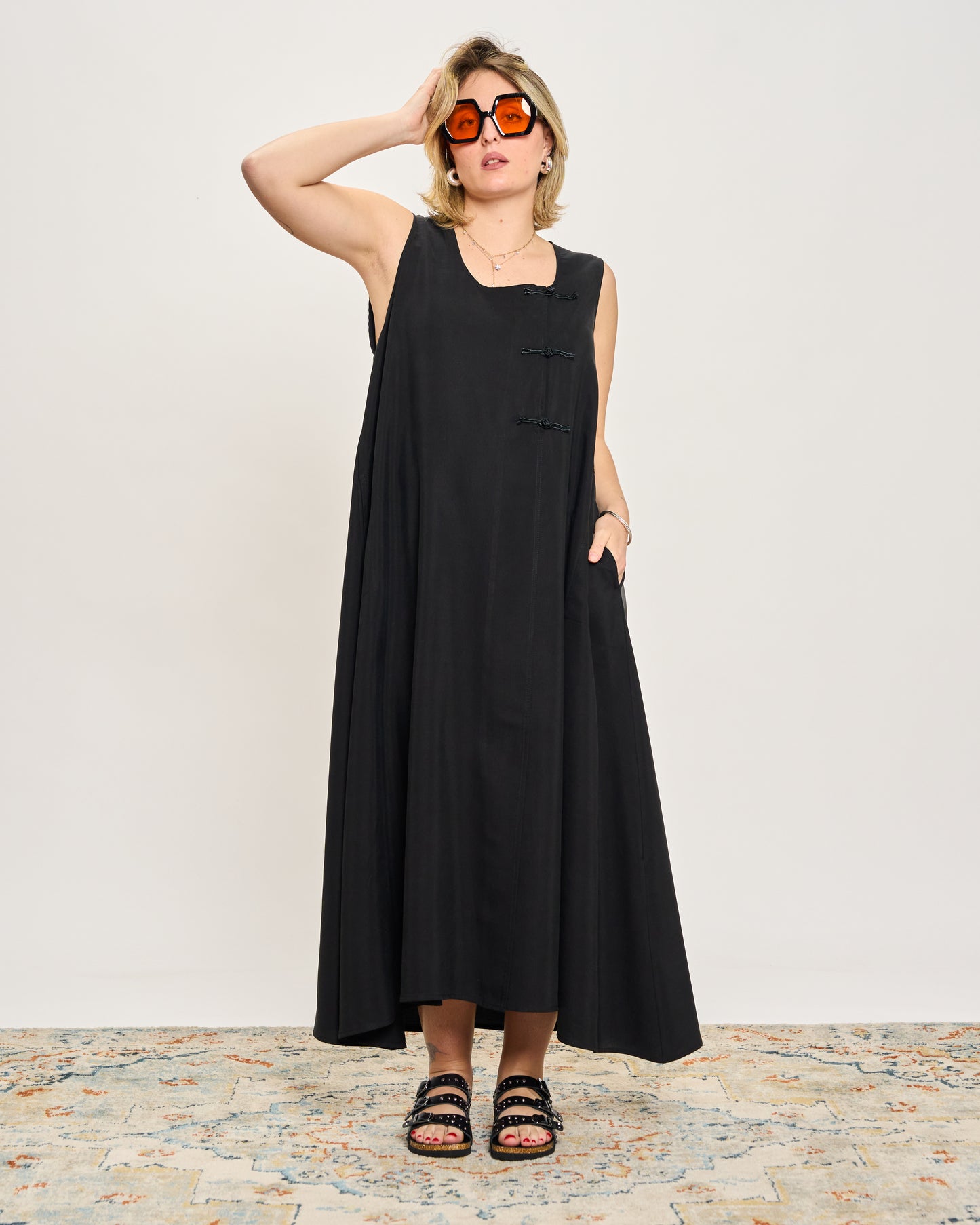 Sleeveless Dress with Frog Fastening