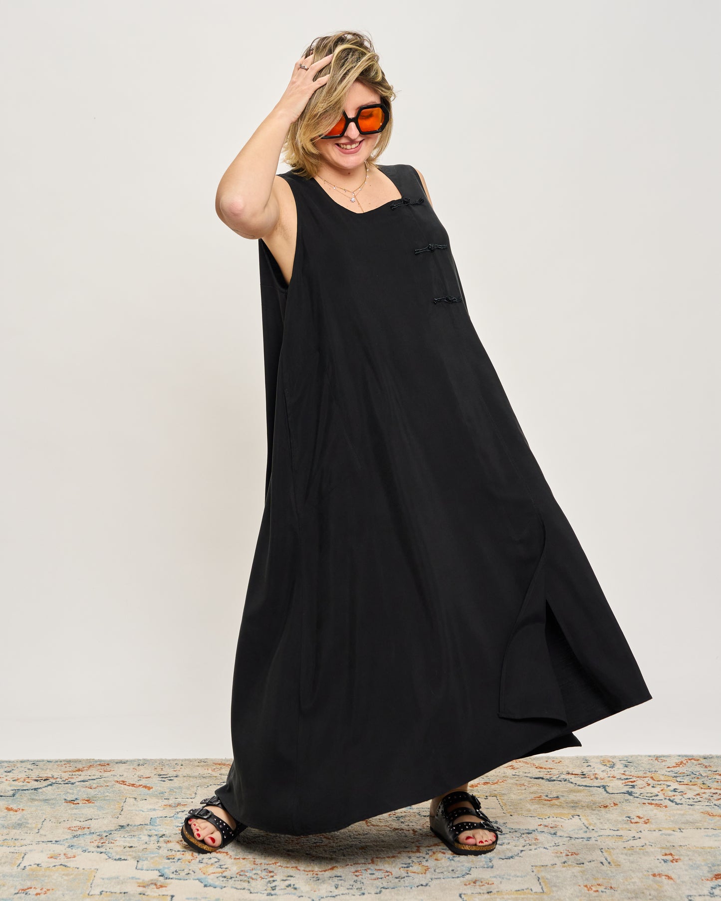 Sleeveless Dress with Frog Fastening