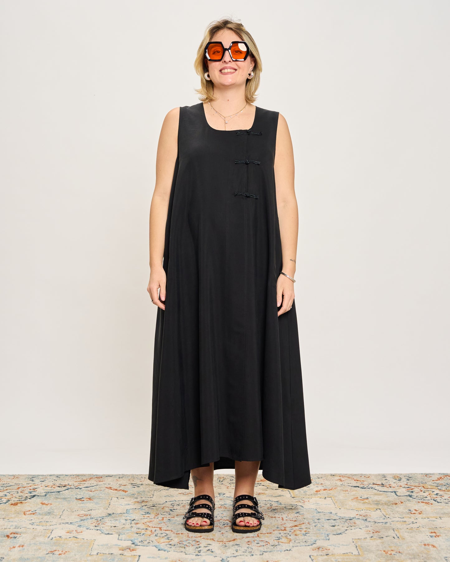 Sleeveless Dress with Frog Fastening