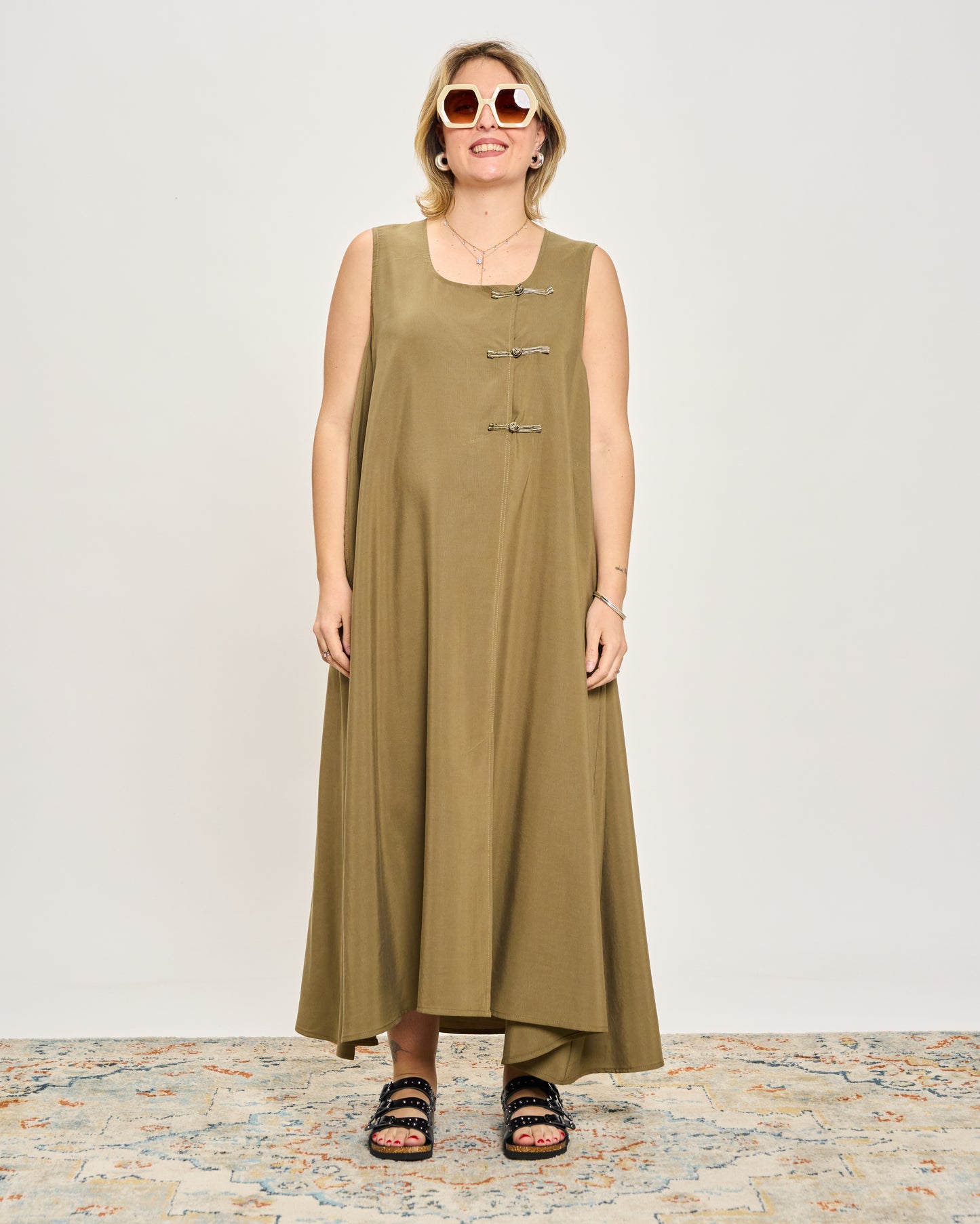 Sleeveless Dress with Frog Fastening