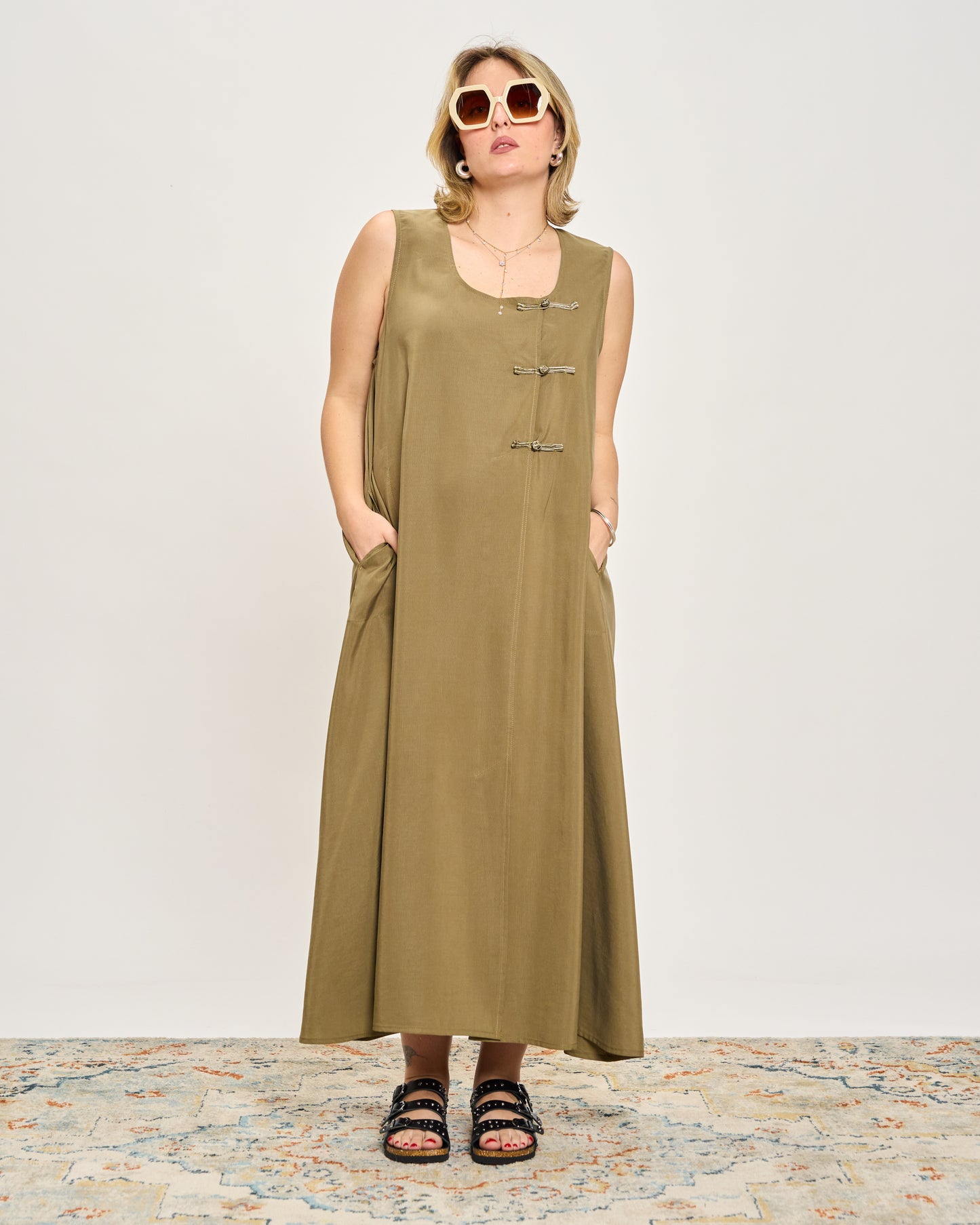 Sleeveless Dress with Frog Fastening