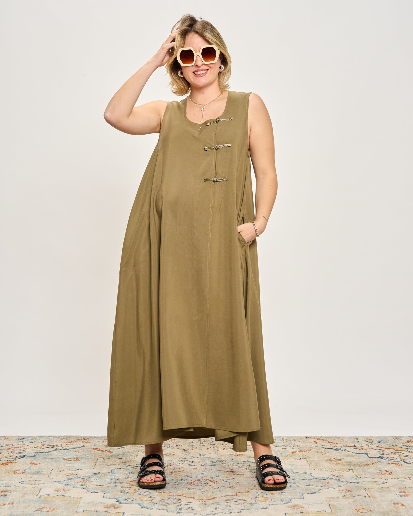 Sleeveless Dress with Frog Fastening