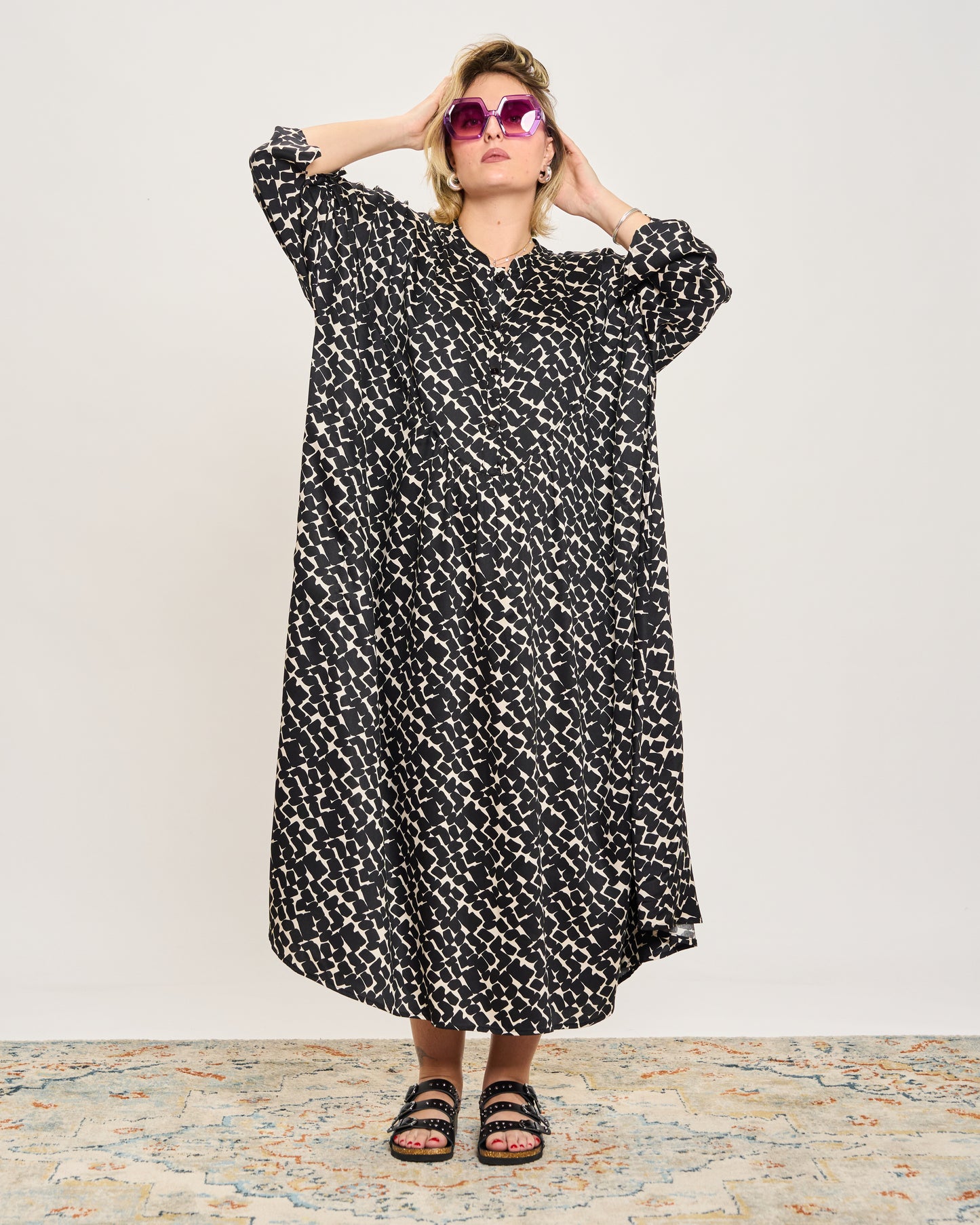 Abito Svasato Oversize con Apertura a Polo