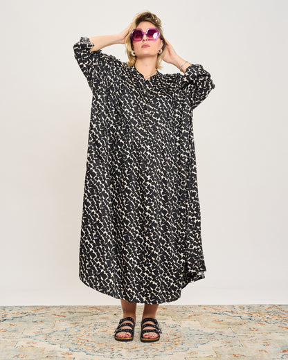 Abito Svasato Oversize con Apertura a Polo
