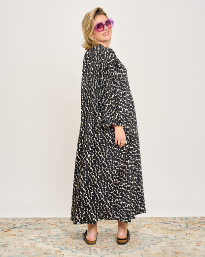 Abito Svasato Oversize con Apertura a Polo