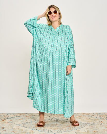 Abito Svasato Oversize con Apertura a Polo