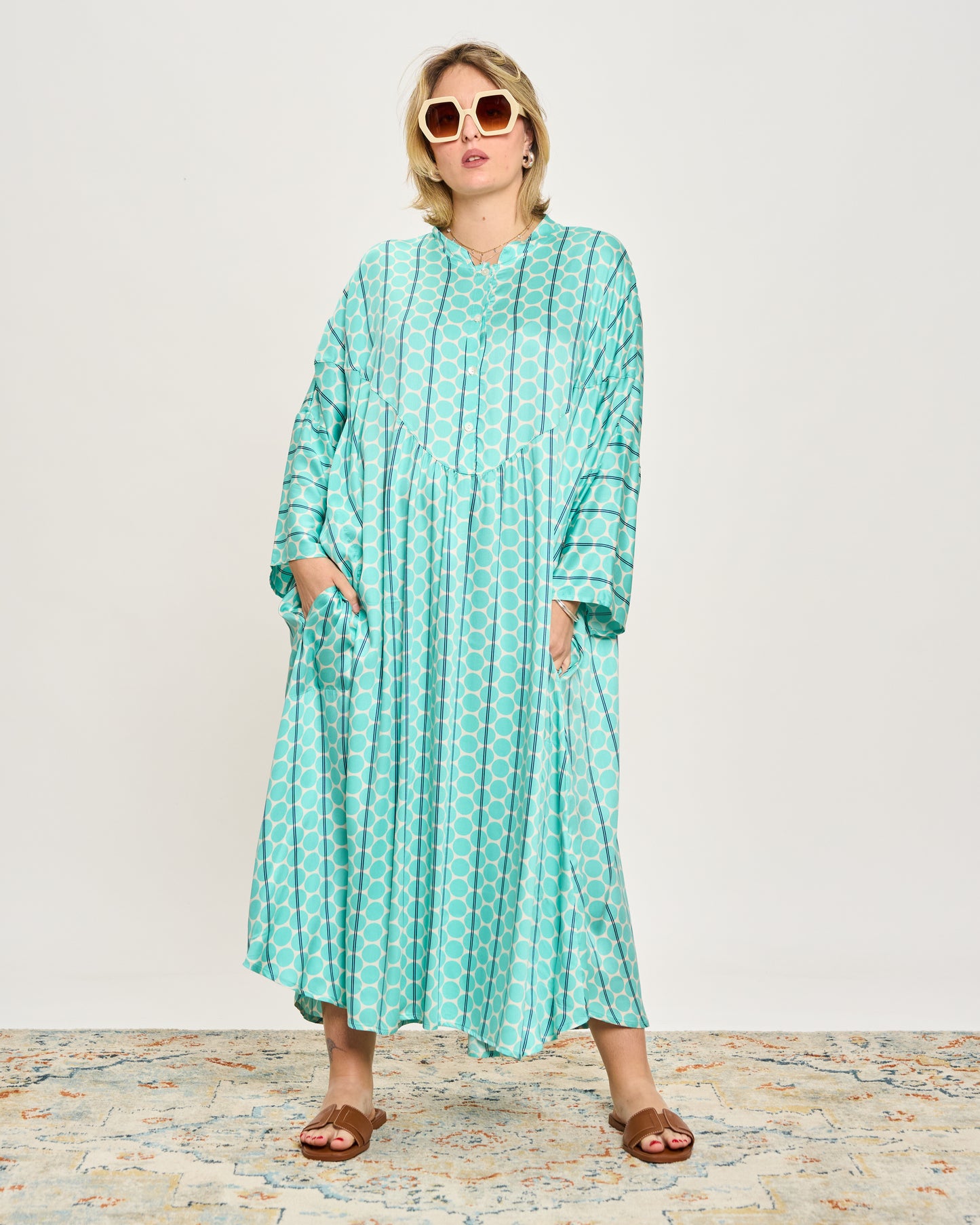 Abito Svasato Oversize con Apertura a Polo