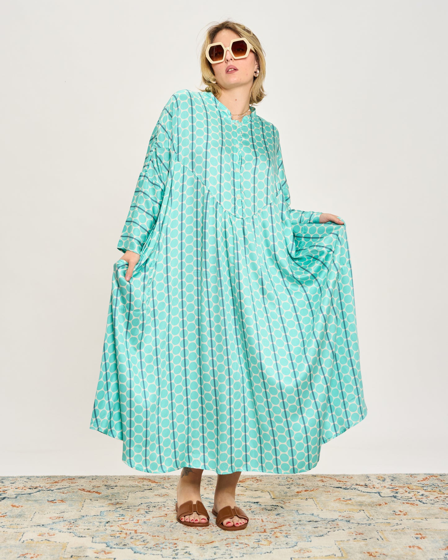 Abito Svasato Oversize con Apertura a Polo